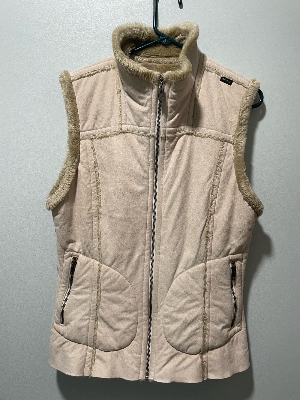 Skea Cream Faux-Fur Trim Zip Vest